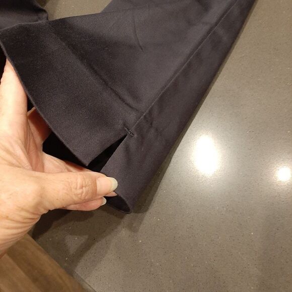 Level 99 Navy Capris Size 33 - Picture 9 of 10